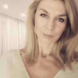 Une bonne femme belle et mature